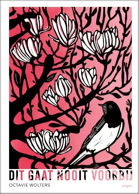 Een gestileerde zwart-witte ekster op een tak tussen bloeiende magnolia tegen een felle roze achtergrond dit gaat nooit voorbij