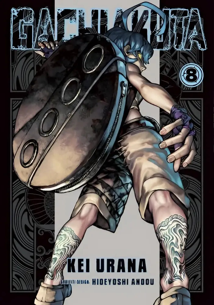 De cover van gachiakuta 8 toont een personage met een grote donker metalen schild met drie ronde openingen en een rits