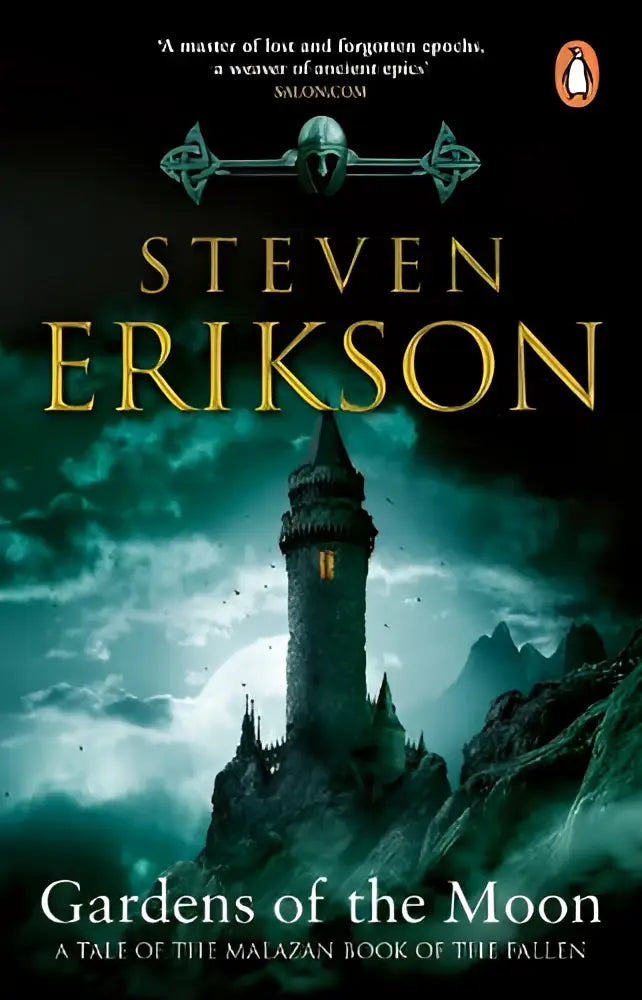 De cover van gardens of the moon toont een donkere gotische toren met verlichte ramen tegen stormachtige teal hemels door steven erikson