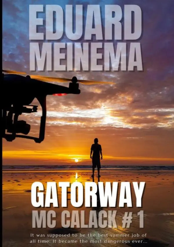 Silhouette van een zwarte drone met rode lichten die zweeft boven een strand bij zonsondergang in mccalack thriller