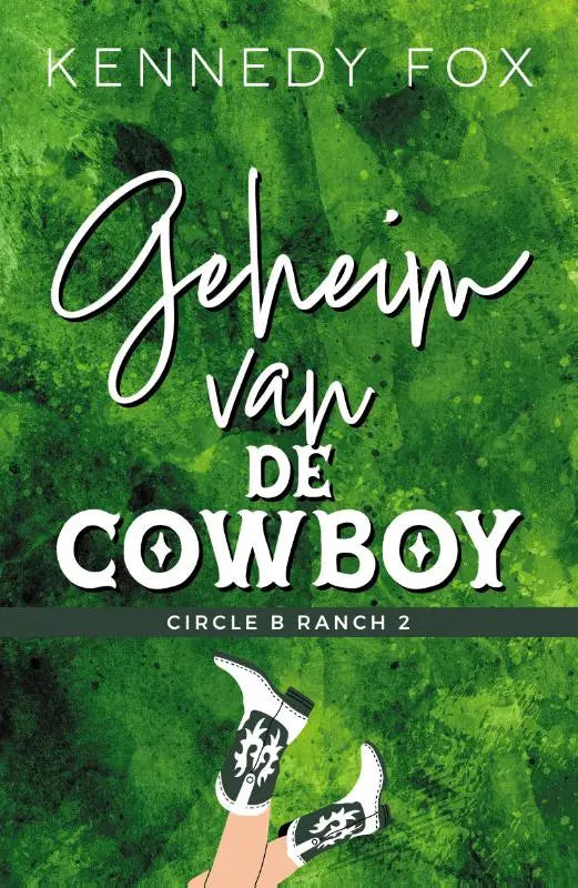 Groene boekcover van geheim van de cowboy door kennedy fox met wit gestileerde tekst en zwart-witte cowboylaarzen circle b ranch