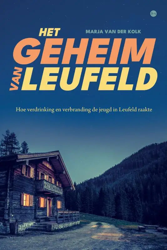 Het boekcover van het geheim van leufeld toont een houten blokhut met warme ramen in een donkere bosrijke omgeving leufeld raakte