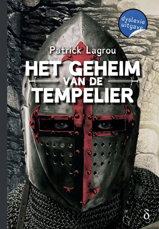Een donker metalen riddershelm met rode accenten en kruisontwerp gedragen over kettingmail in het geheim van de tempelier