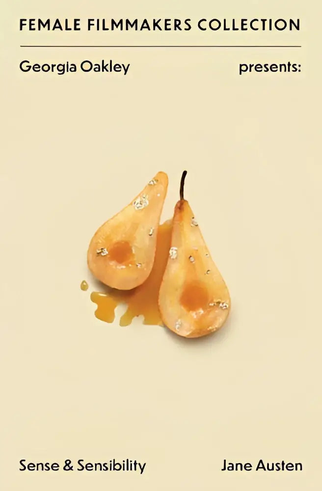 Twee gouden peren met glanzende afwerking en zilveren accenten op lichte achtergrond in georgia oakley presents sense en sensibility