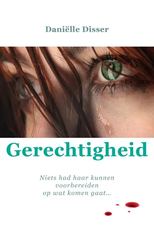 De boekcover van gerechtigheid toont een close-up van een groen oog met nat roodbruin haar eromheen