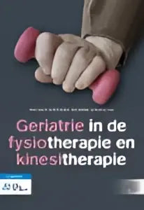 Een paar beige, gestructureerde kniekousen met roze teen- en hielaccenten voor geriatrie in de fysiotherapie bsl media