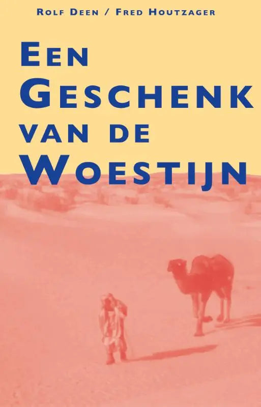 De omslag van een boek genaamd Een geschenk van de woestijn toont een woestijnscène met twee kamelen en een persoon in warme roze-oranje tinten