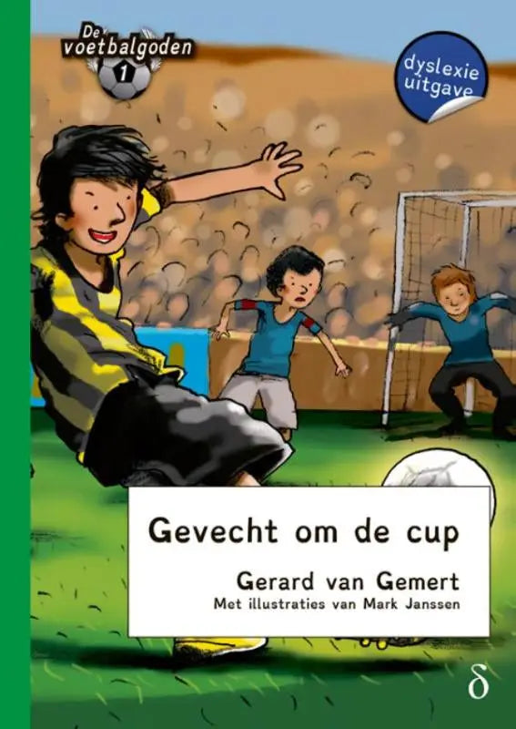 Cover van het kinderboek gevecht om de cup door gerard van gemert met drie jongens die voetbal spelen op groen veld, deel van voetbalgoden deel 1