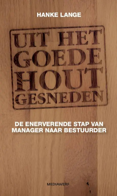 De boekcover van uit het goede hout gesneden toont een rustieke houten textuur met donkere en witte tekst over de enerverende stap