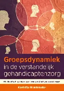 Boekcover van groepsdynamiek in de verstandelijk gehandicaptenzorg door aswintha mandemaker met sociale aspecten