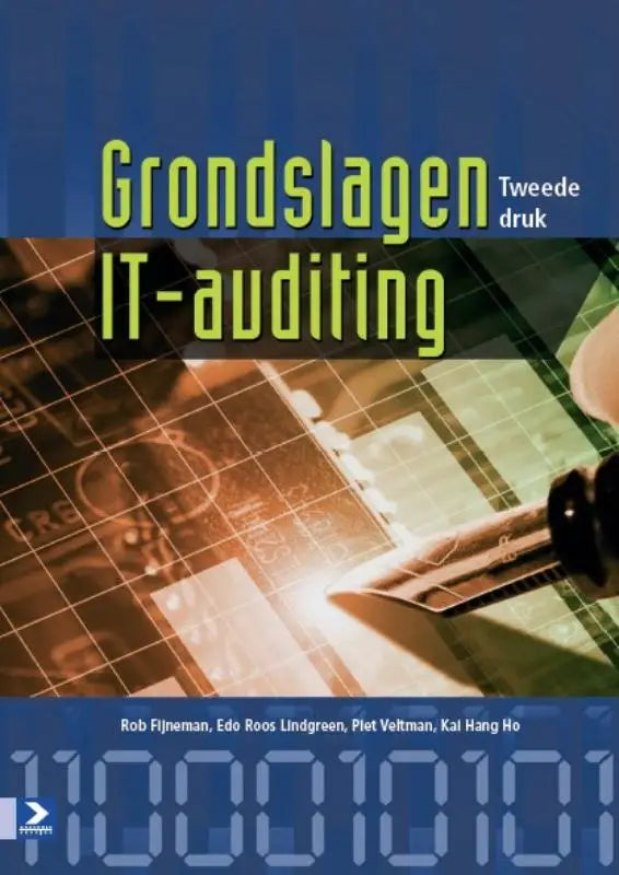 De boekcover van grondslagen it-auditing toont de titel in groene letters op een blauwe achtergrond met een pen en digitale gegevens