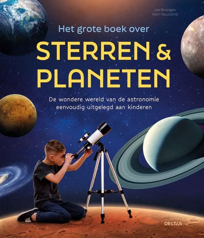 De cover van het grote boek toont een kind met een witte en zwarte telescoop tegen een kosmische achtergrond over de wondere wereld van astronomie eenvoudig uitgelegd aan kinderen