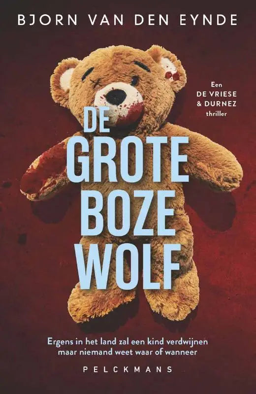 Een versleten bruine pluche teddybeer met witte snuit en bloedvlekken in het thema grote boze wolf