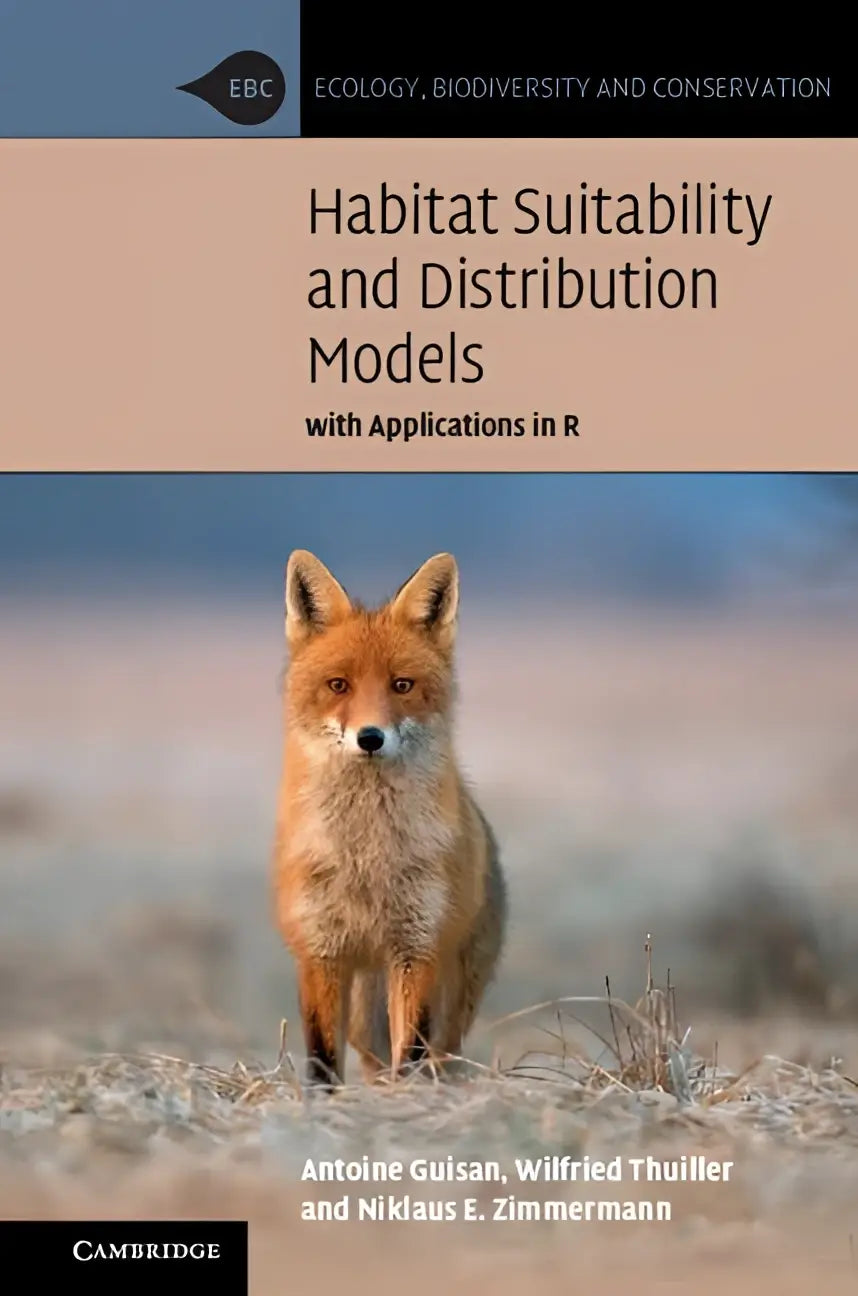 Een rode vos op gras toont habitat suitability model building en evaluatie toepassingen in r in natuurstudieboek