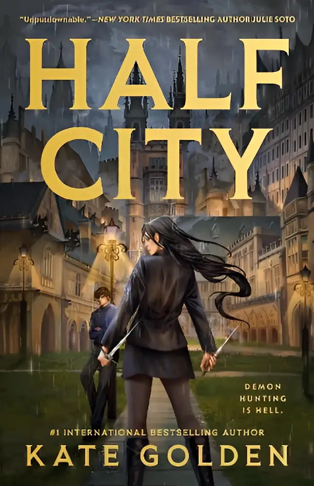 De boekcover van half city door kate golden toont een donkere gotische stad met gouden letters en schimmige figuren, harker academy thema
