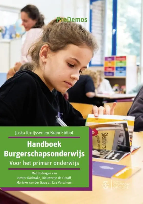 Cover van het handboek burgerschapsonderwijs voor het primair onderwijs met een foto van een jong meisje in de klas