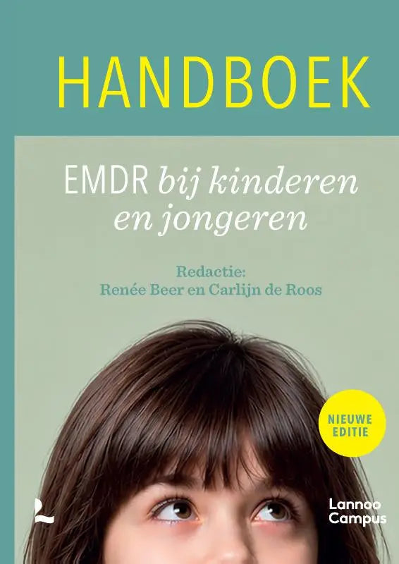 Het handboek emdr nieuwe editie van renée beer toont een jonge vrouw met bruin haar en pony tegen groene achtergrond
