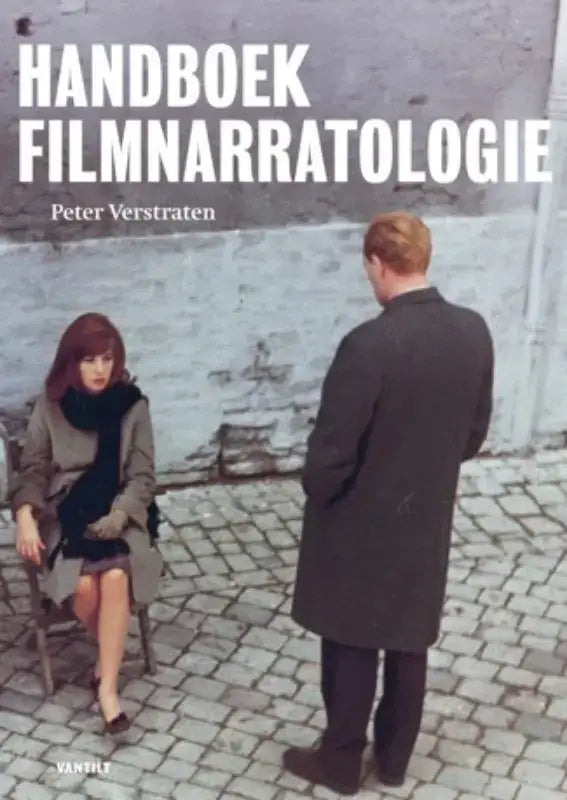 Cover van het boek handboek filmnarratologie van peter verstraten met vrouw in grijze jas en man in donker overjas