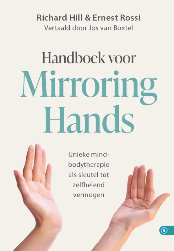 Het boek handboek voor mirroring hands in een groene serif lettertype over unieke mind-bodytherapie en zelfhelend vermogen