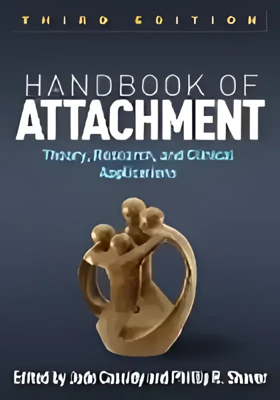 De handbook of attachment met een goudkleurige, complex ontworpen ring met een getextureerd oppervlak en gedetailleerde band