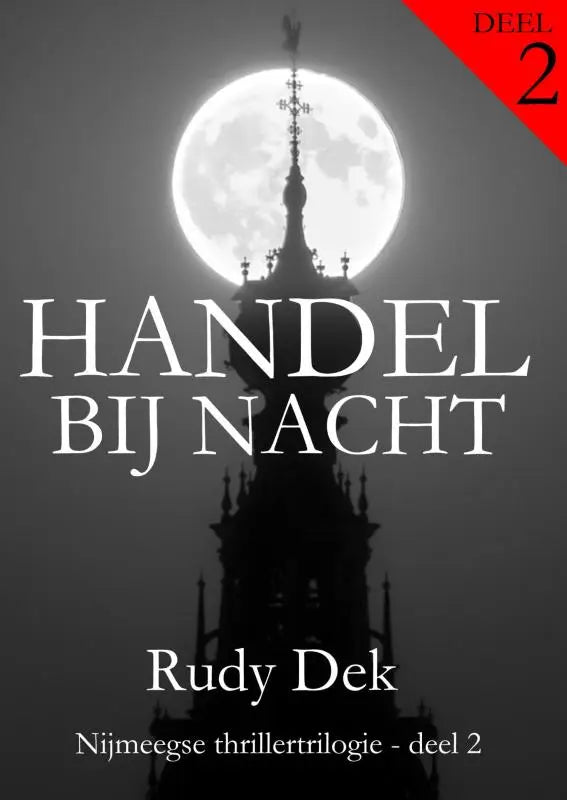 Het boek handel bij nacht toont de nijmeegse thrillertrilogie deel 2 met een zwarte kerktoren en een volle maan