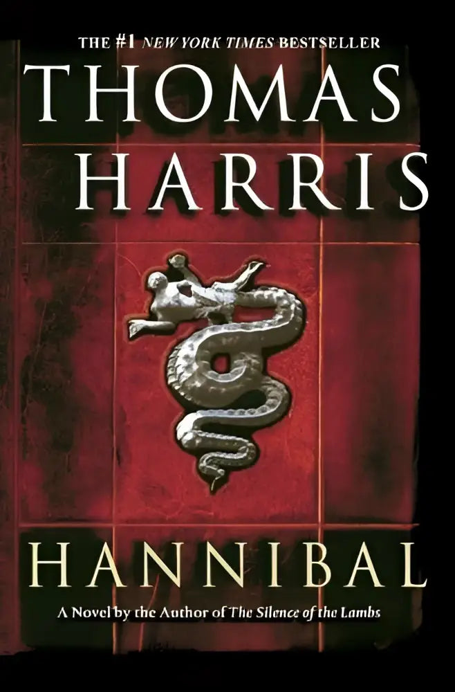 De boekcover van hannibal een roman toont een zilveren metalen slangembleem op een rood textuur achtergrond random house publishing