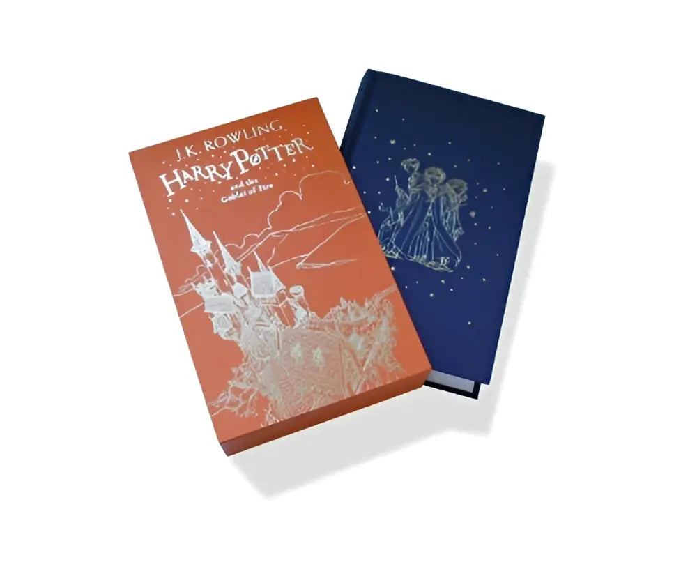 De oranje hardcover van harry potter and the goblet of fire toont een witte lijndessin van zweinstein kasteel