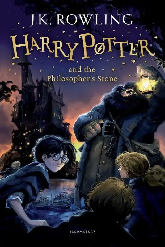 De cover van het boek harry potter en the philosopher’s stone toont kleurrijke illustraties en de titel in opvallende letters