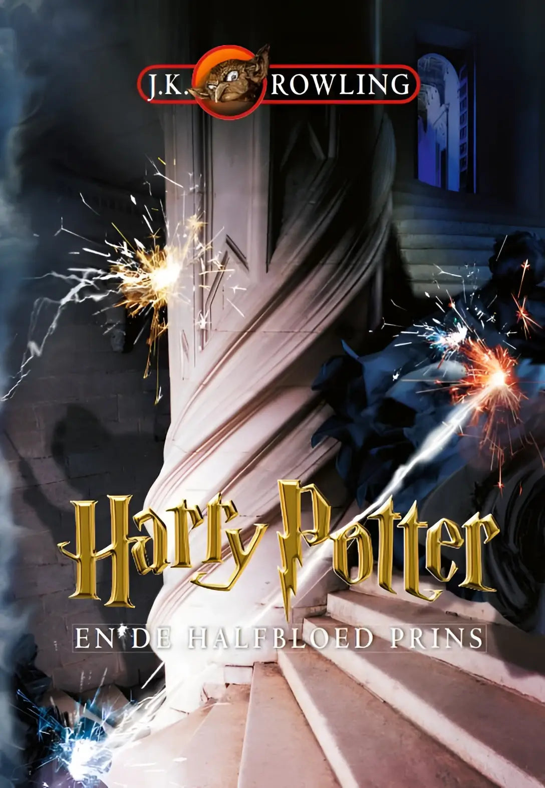 Gouden harry potter titel op boekcover van halfbloed prins met sierlijke stenen trap en vonken eromheen