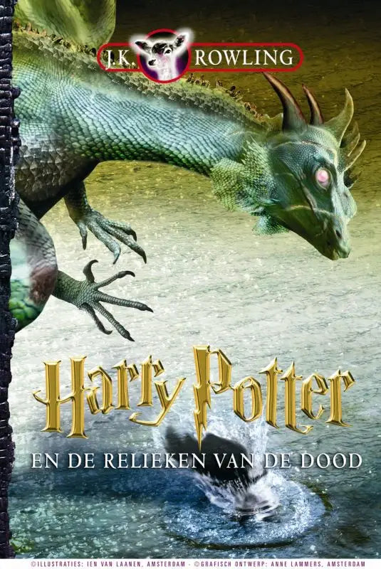 Illustratie van een groen geschubde draak met roze ogen en stekelige hoorns op de cover van harry potter en de relieken van de dood van jk rowling
