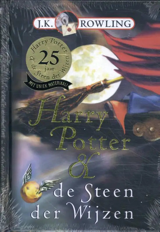Donkerblauwe hardcover editie van harry potter en de steen der wijzen met goudgeëmbossede letters op de kaft