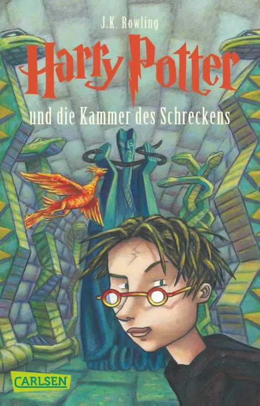 Harry potter und die kammer des schreckens boekcover met jonge jongen met rode bril, oranje feniks en groene slangen