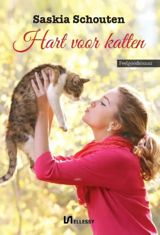 Vrouw in rode top die een bruin-witte tabby kat vasthoudt hart voor katten product afbeelding