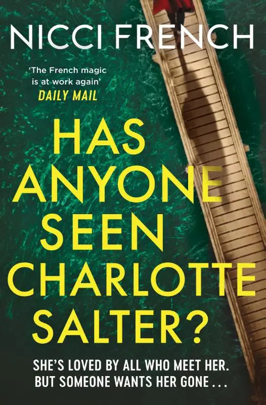De boekcover toont het onvergetelijke thrillerproduct has anyone seen charlotte salter van bestselling author nicci french in geel op donkergroene achtergrond