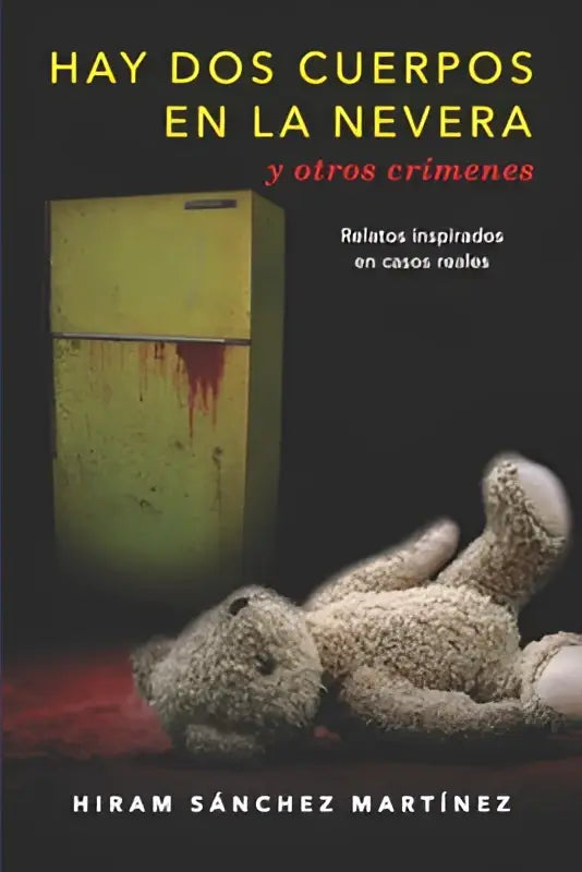 De boekcover toont een gele koelkast met bloedvlekken en een beige teddybeer op rode stof voor hay dos cuerpos en la nevera y otros crímenes