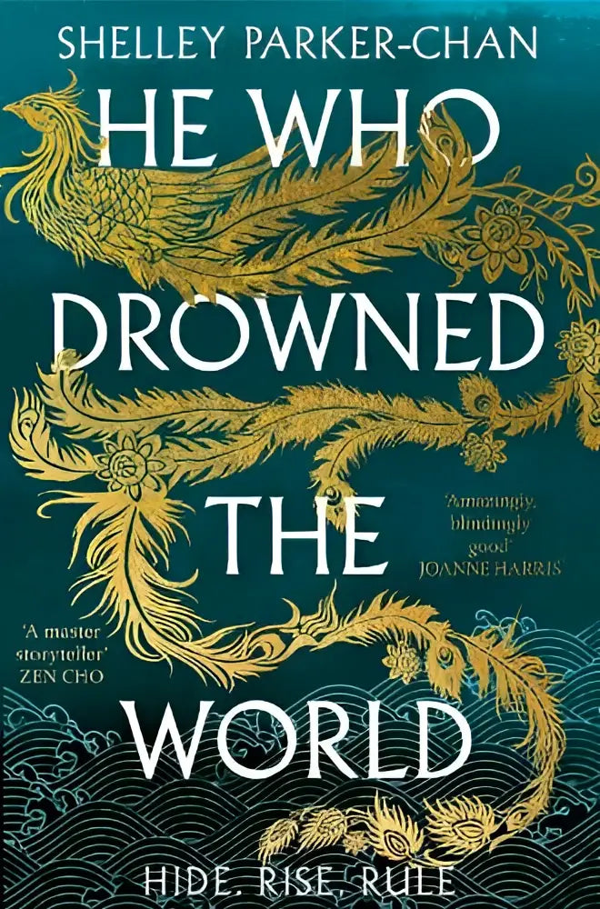 De boekomslag van he who drowned the world toont een gouden feniks op een diepteal achtergrond als de epic sequel