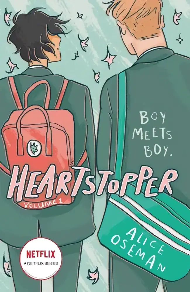 De achterkant van heartstopper volume 1 toont twee personages met een roze rugzak en een groene schoudertas in de fenomenale graphic novel serie