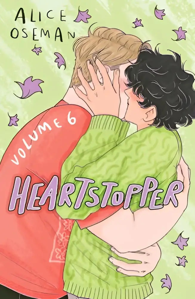 De cover van heartstopper volume 6 door alice oseman toont twee personages in een warme omhelzing op groen met paarse sterren