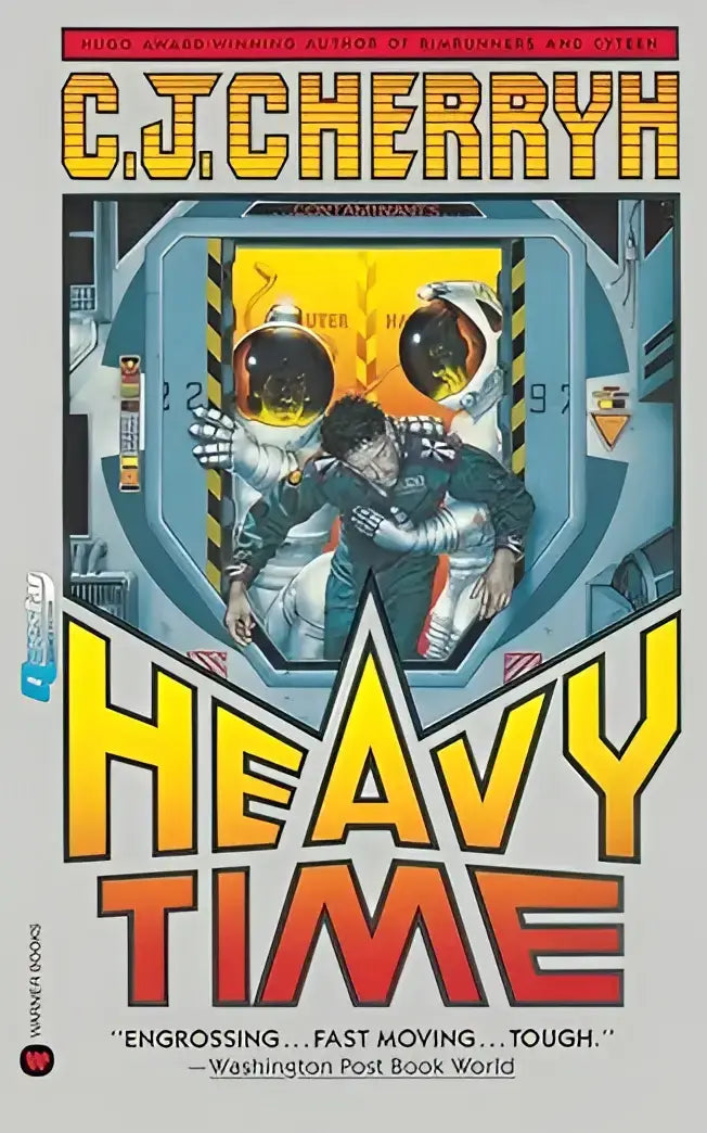 De cover van het boek heavy time door c j uit de company wars series boek 4 met een donkerblauwe achtergrond