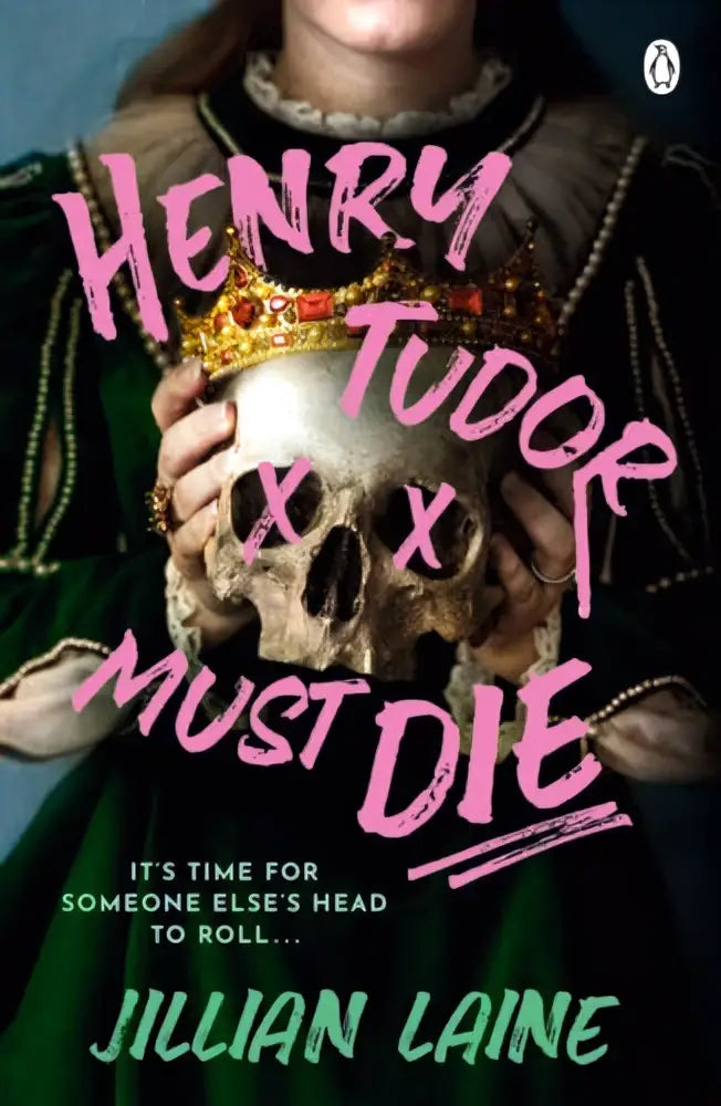De boekcover van henry tudor must die toont een kroon op een schedel gehouden door handen met groen gewaad