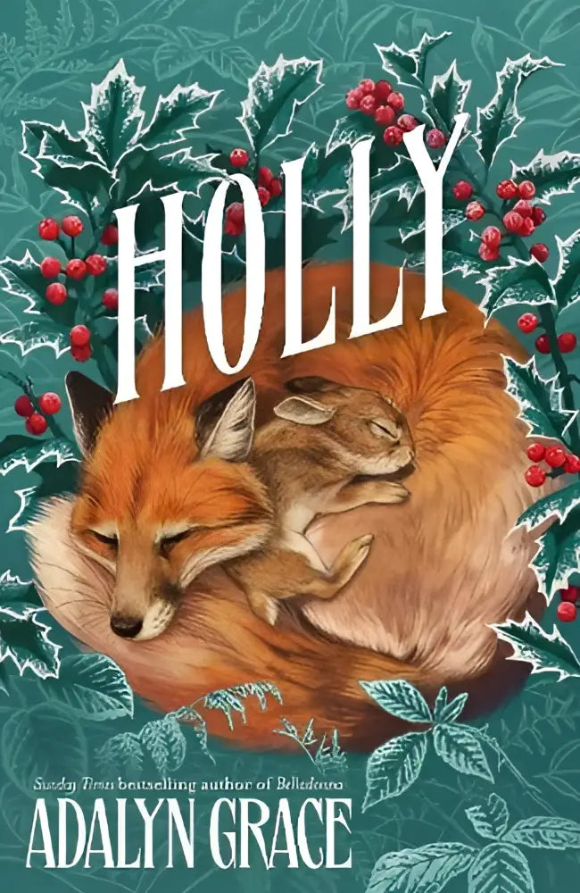 De cover van holly een cozy winterse belladonna novella met een oranje vos en een klein konijn tussen hulstbladeren