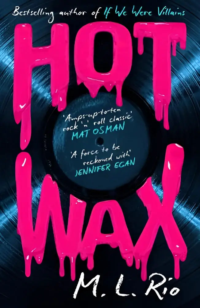 Pink druppelende letters op een zwarte vinylplaat achtergrond voor hot wax over rise to stardom en quest for answers