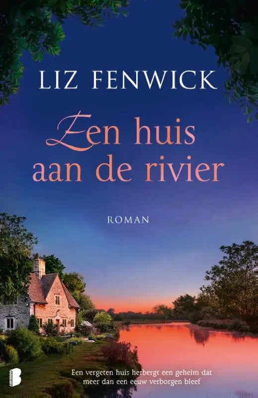 Boekcover van een stenen buitenhuis met rieten dak aan rivier bij schemering van een vergeten huis met eeuw verborgen bleef