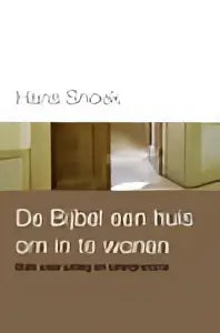 De bijbel in het huis om in te wonen door hans snaekes met minimalistisch design over heilige teksten vbk media