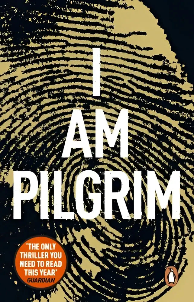 De boekcover van i am pilgrim toont opvallende witte tekst op een zwart-gouden vingerafdrukachtergrond, de bestselling richard & judy book club pick