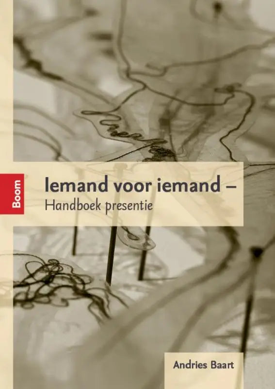 Het boek iemand voor iemand handboek presentie van andries baart toont een sepia illustratie van draden en naalden