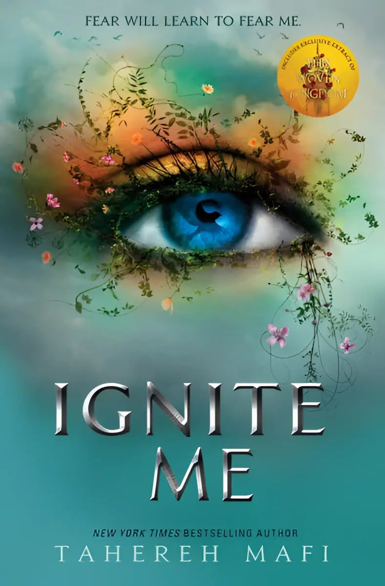 De boekcover van ignite me tahereh mafi toont een blauw oog met roze en groene wijnranken op een teal achtergrond