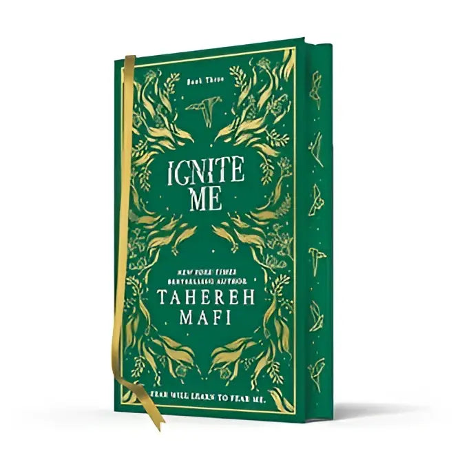 Groen hardcover boek ignite me tahereh mafi collector’s edition met exclusief goudfolie ontwerp en bijpassende lintmarkeerder