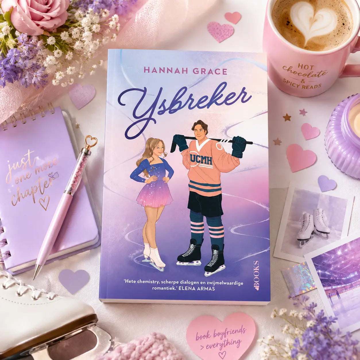 Illustrated boek ijsbreker door hannah grace met paarsblauwe omslag en afbeelding van hockeyspeler en kunstschaatser