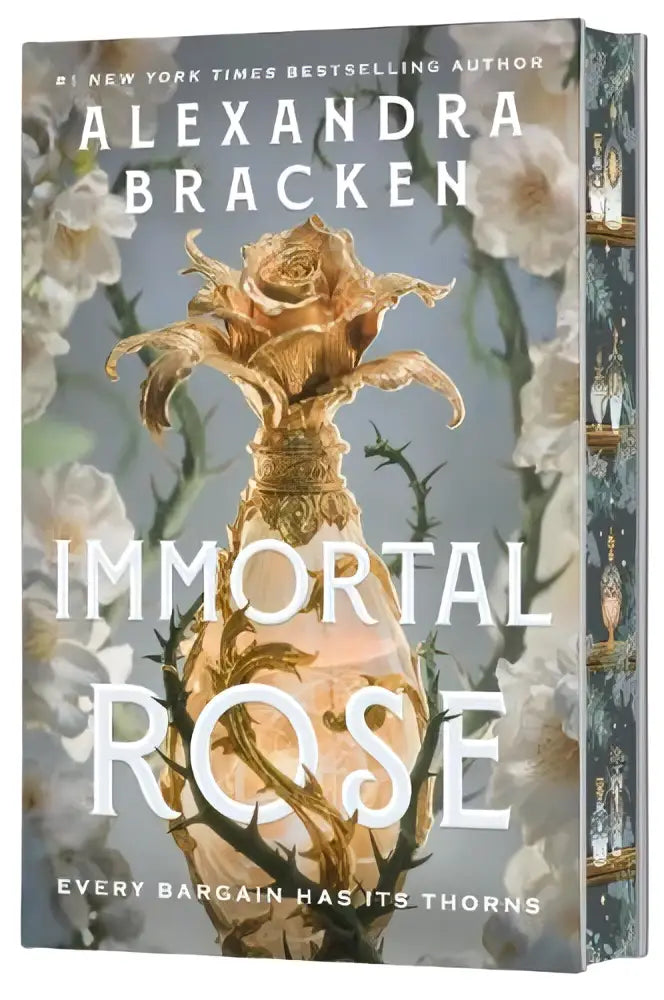 De deluxe limited edition roman immortal rose heeft een gouden, sierlijke rozenvormige parfumfles op de voorkant